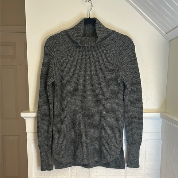 Banana Republic Merino Wool Blend Waffle Knit Gray Turtleneck Sweater size XS - Picture 1 of 7